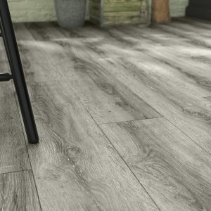 Suelo vinílico SPC clic Granada Extrem efecto madera gris de Artens a la venta en Leroy Merlin.