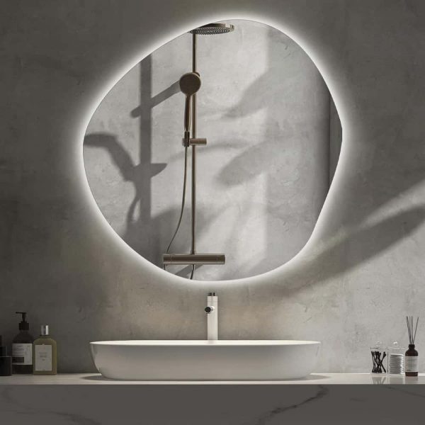 Espejo LED Forma Orgánica 87 x 86 cm Luz Cálida forma asimétrica en baño moderno.
