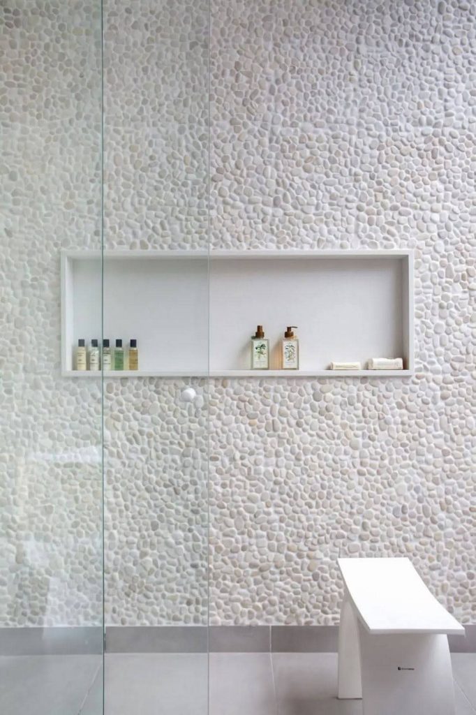 Hornacina en blanco para ducha.