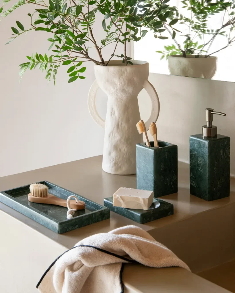 Complemento-baño-Andrea-House-01 (1) Complementos de mármol para baño de Andreas House.